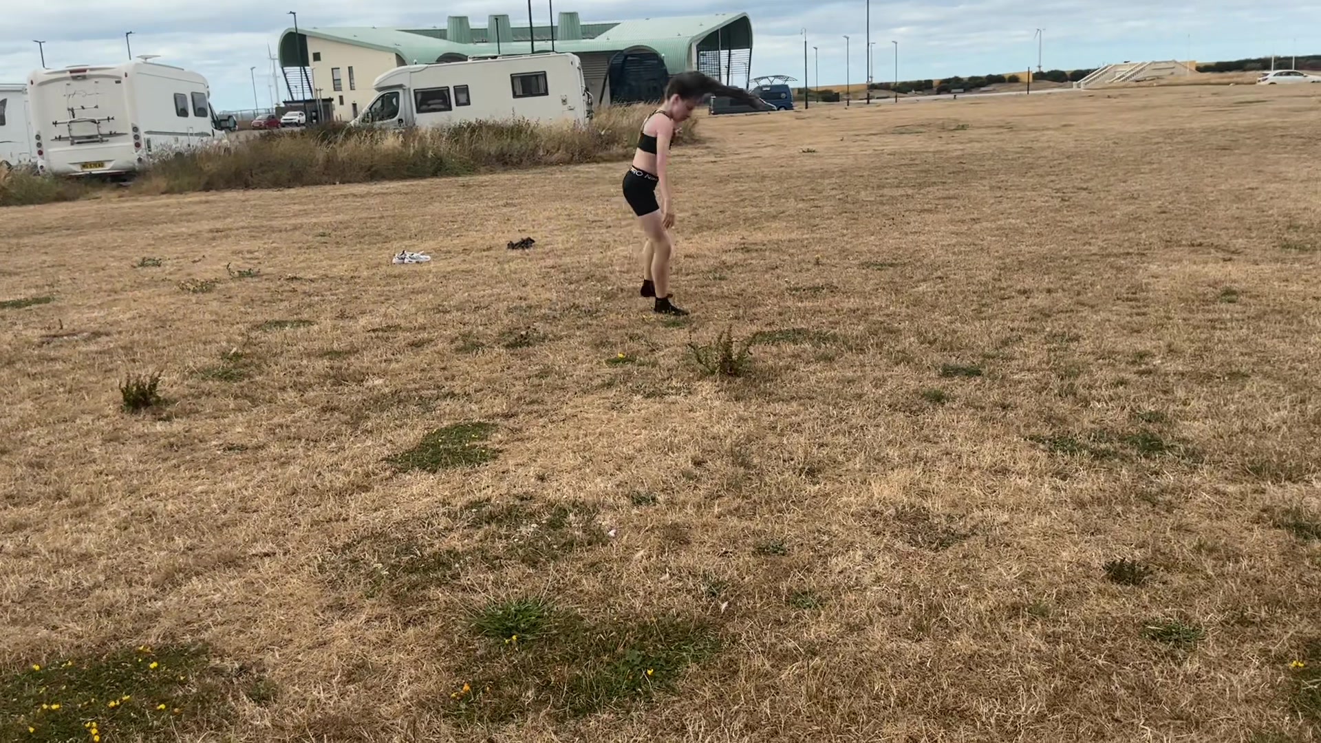 @Bella
