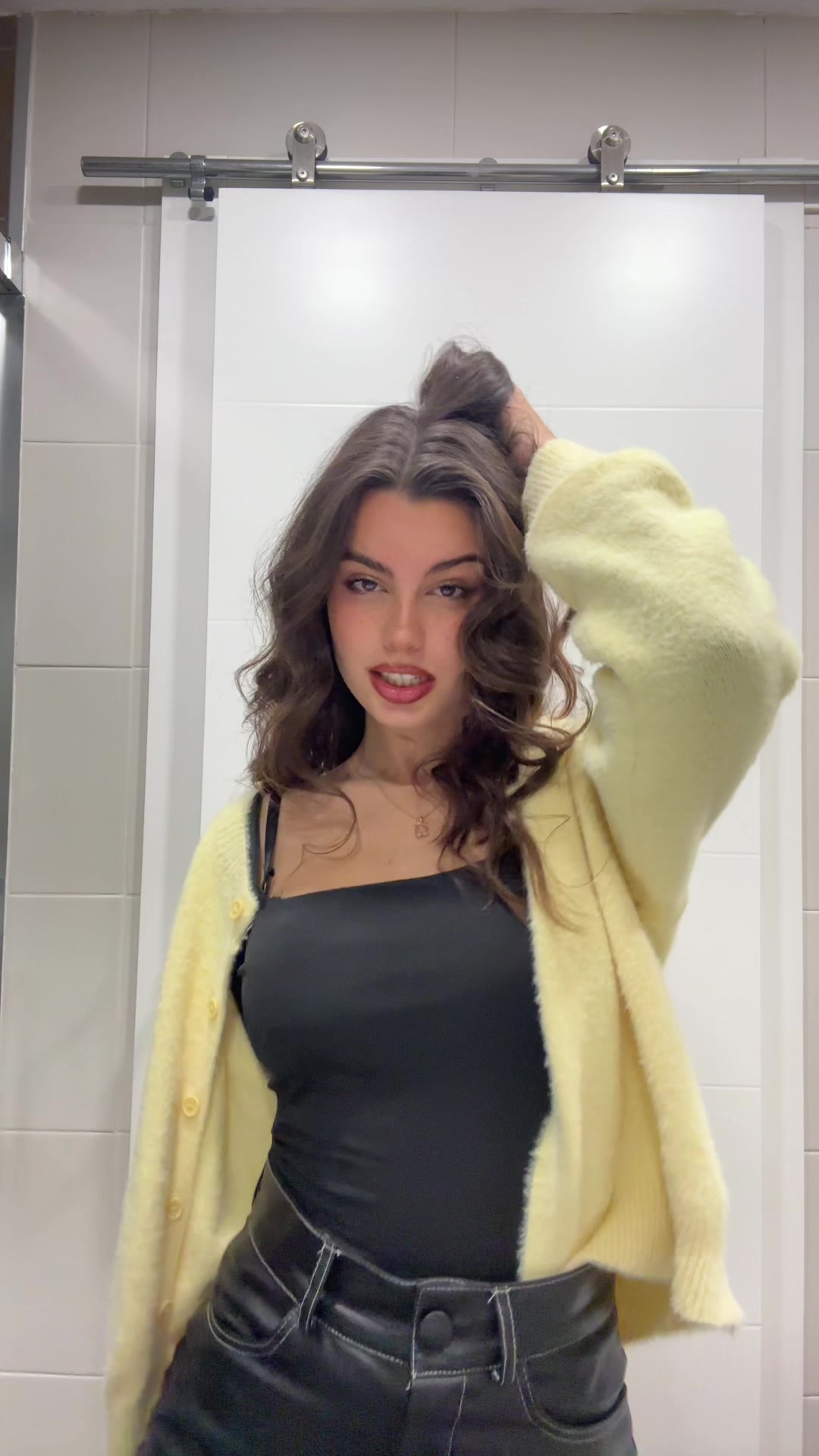 @.bæs.
