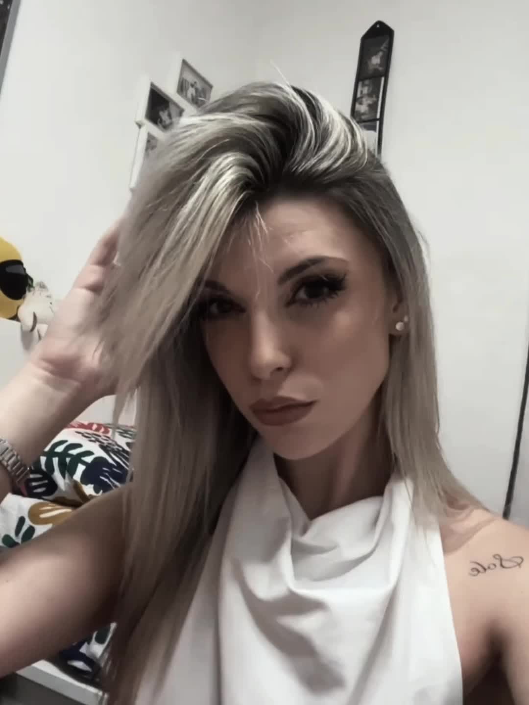 @Iris Elezi