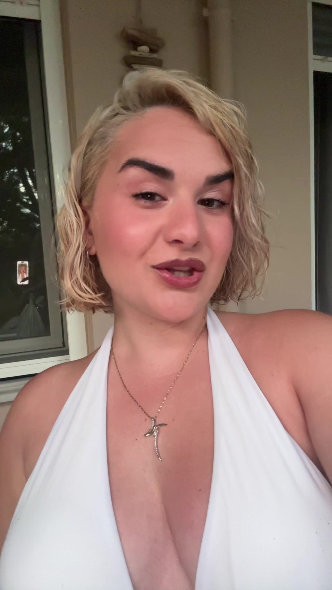 @elena.
