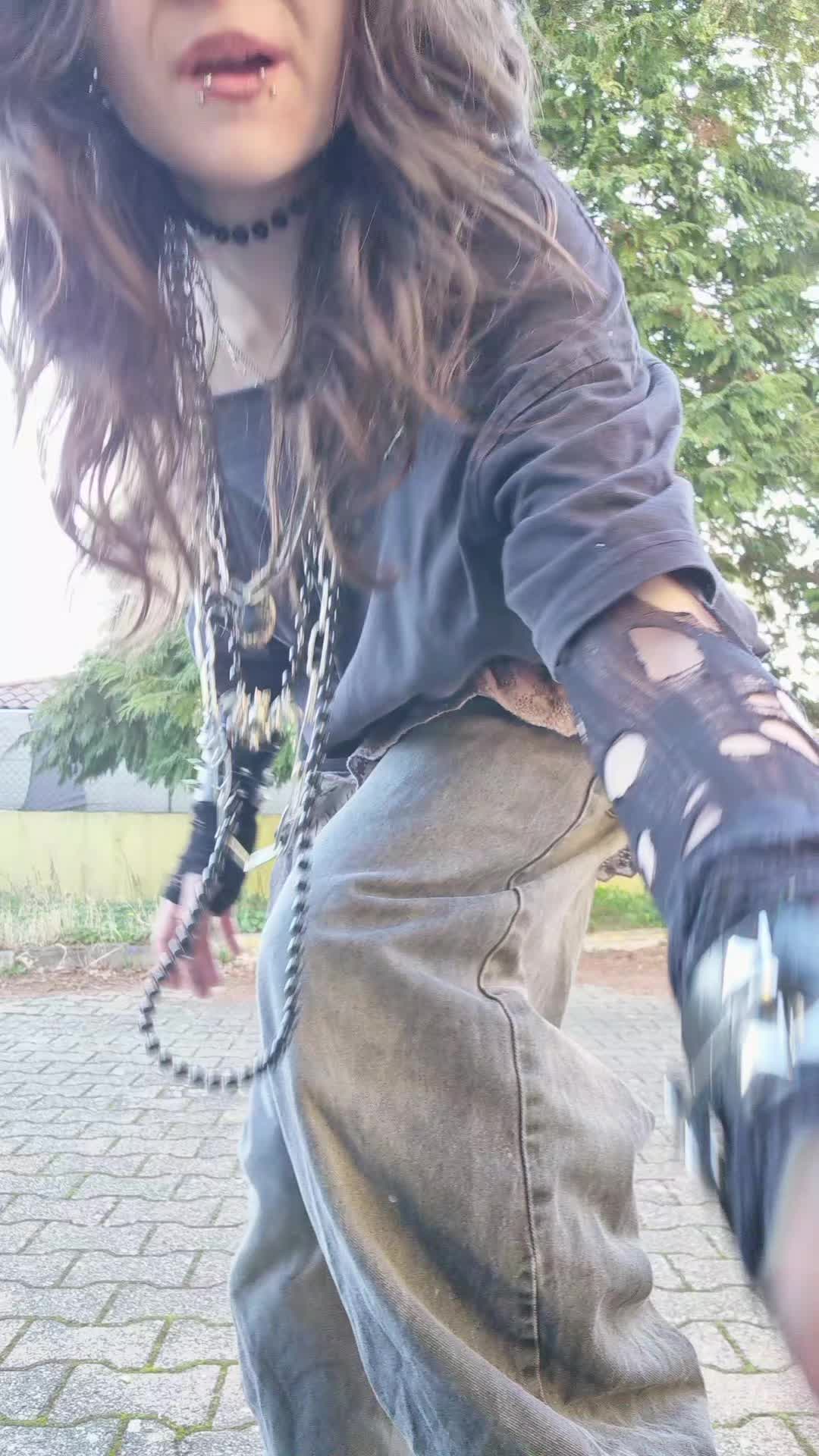 @𝕷ℯℯ𝑥𝑥🦇