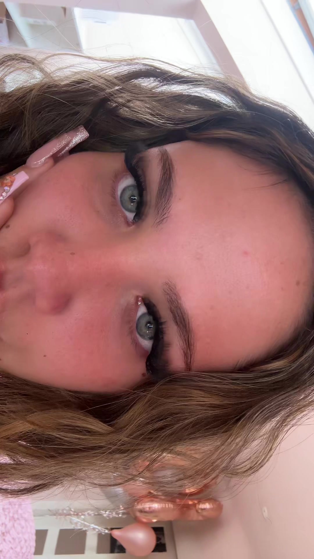 @naomibr0wn