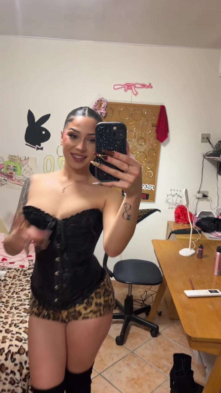 @𝑚 𝑒 𝑟 𝑦🦂