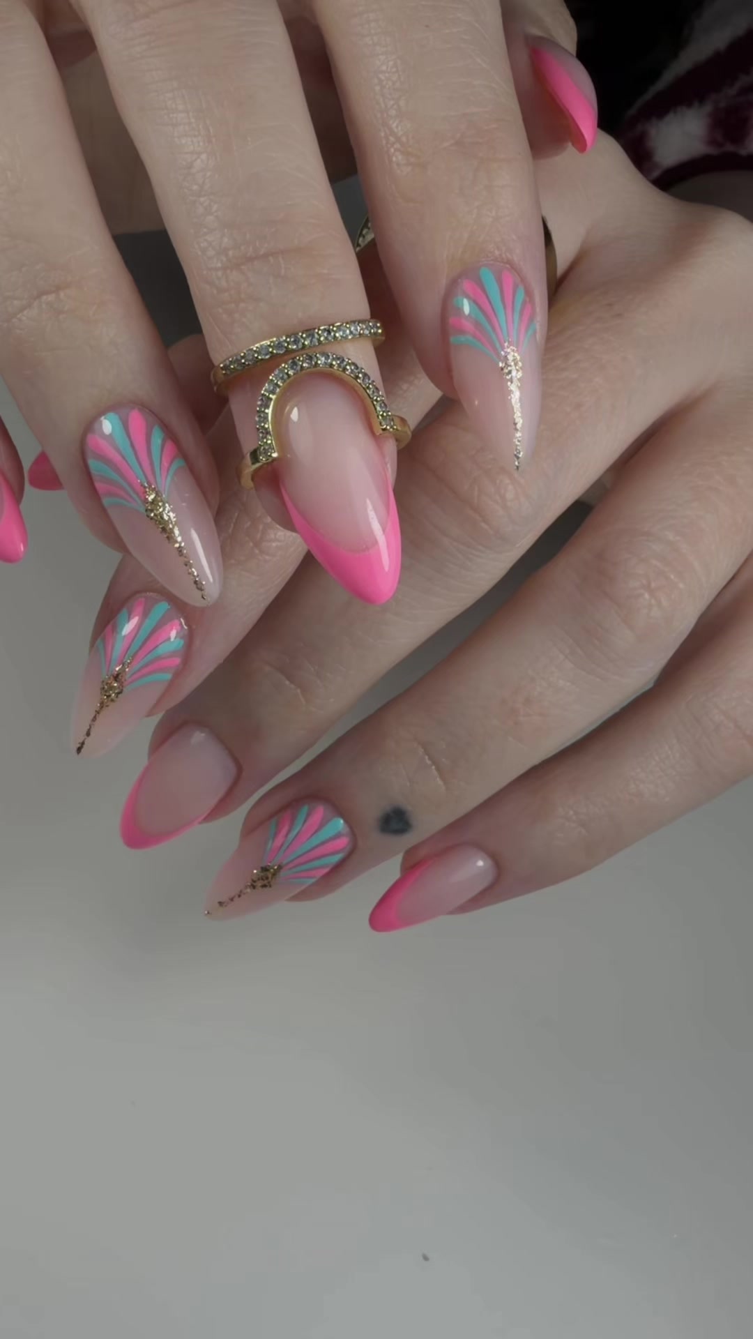 @ViolaViolett_NailArtist