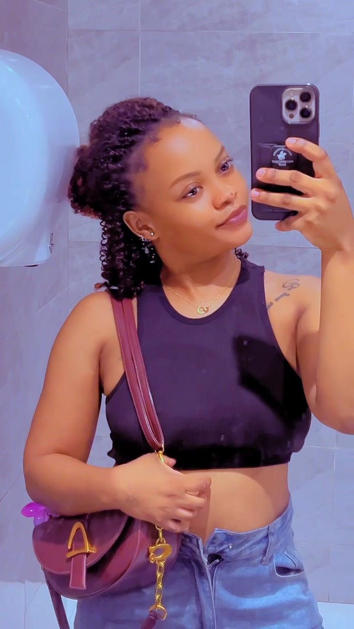 @Lolah__🦋🍒