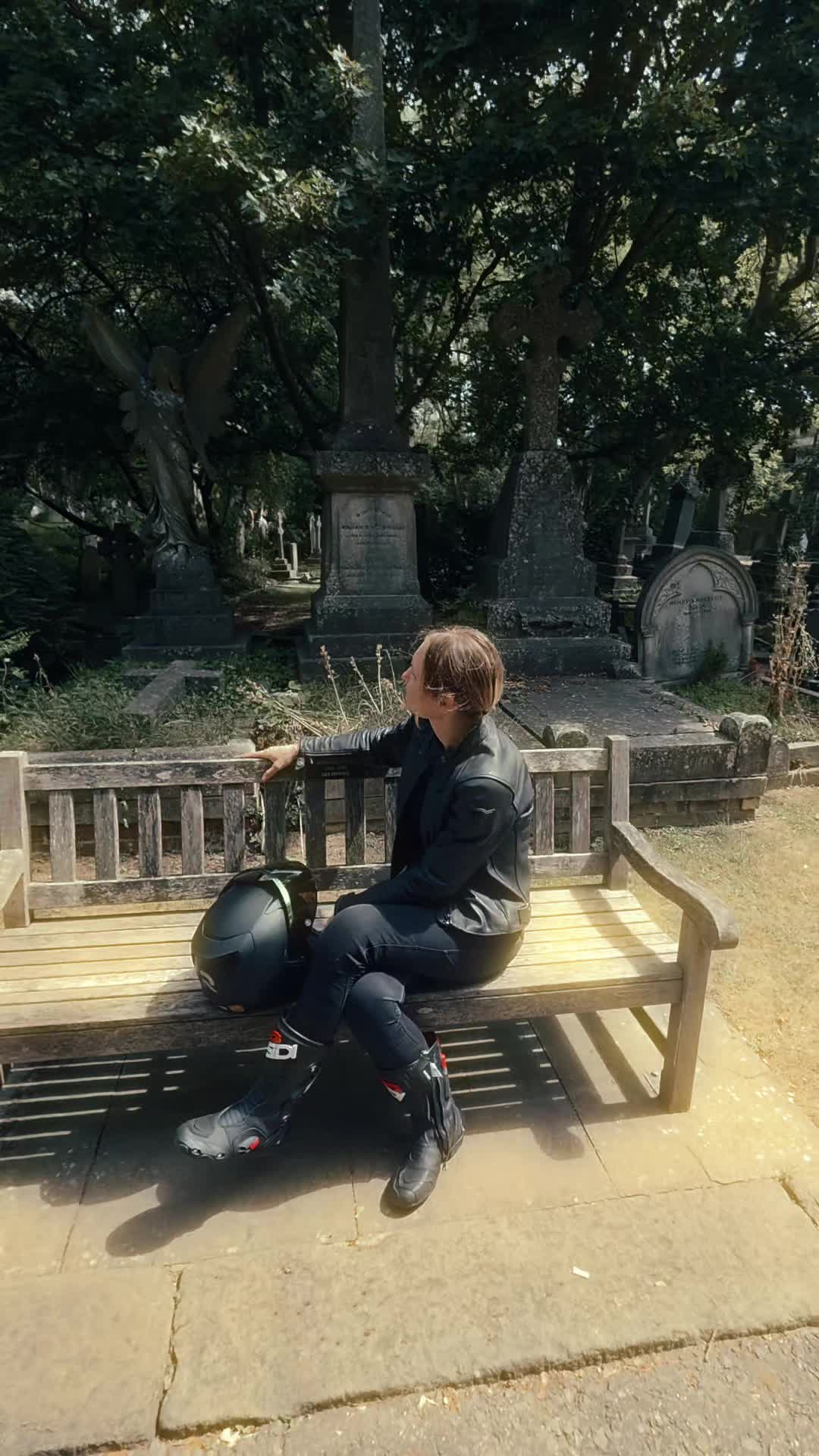 @Monika𓄿🖤