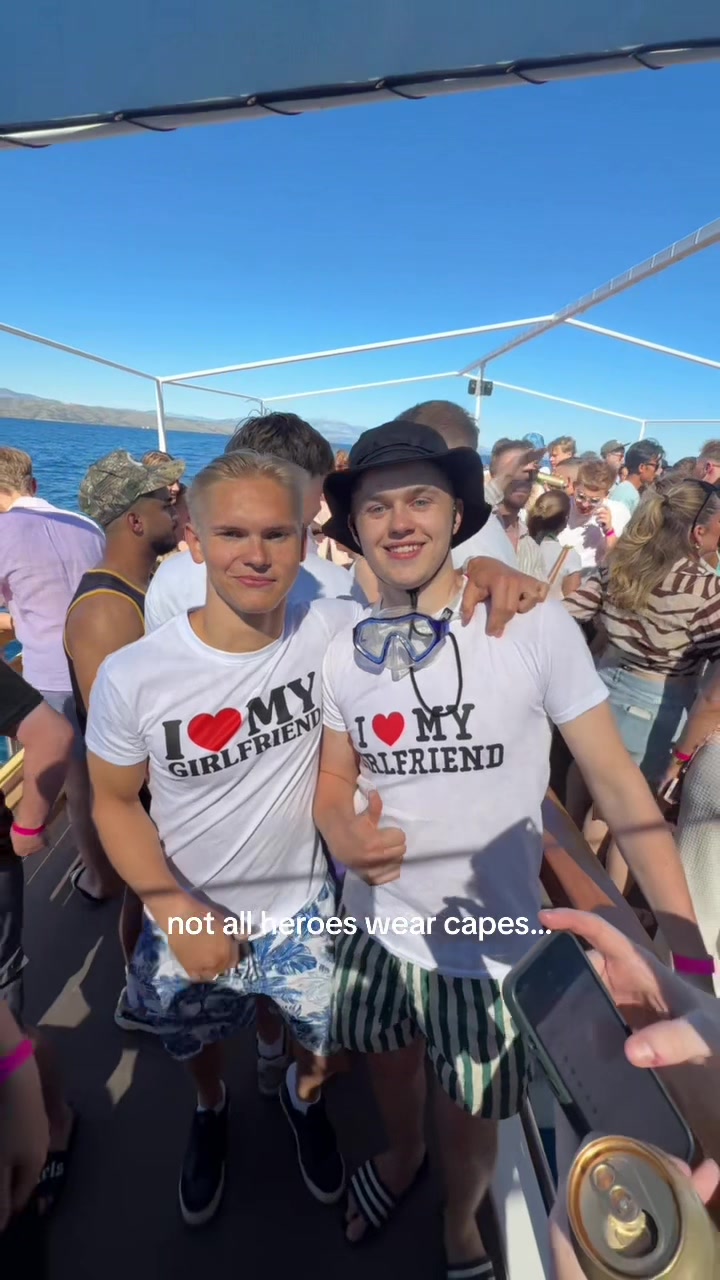 @Out To Sea - Split Boat Party