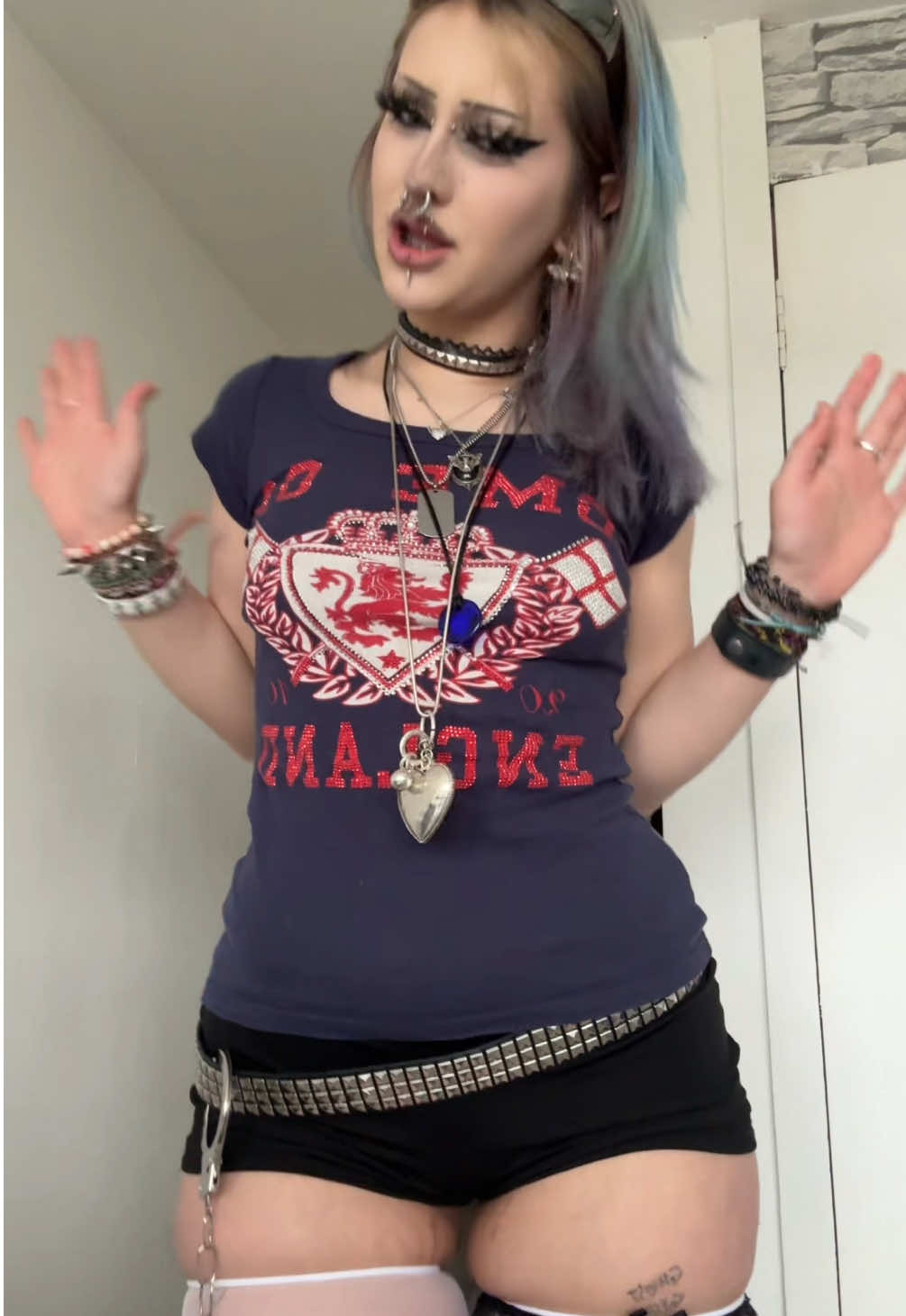 @🧟&zwj;♀️