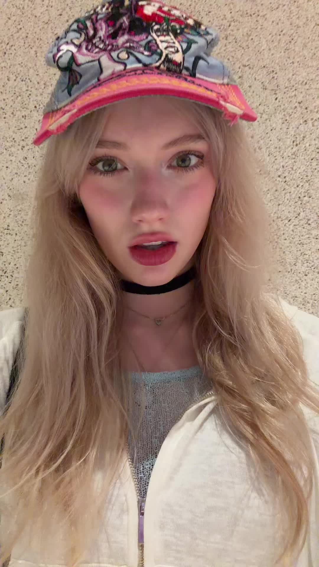 @MarisaLeona_