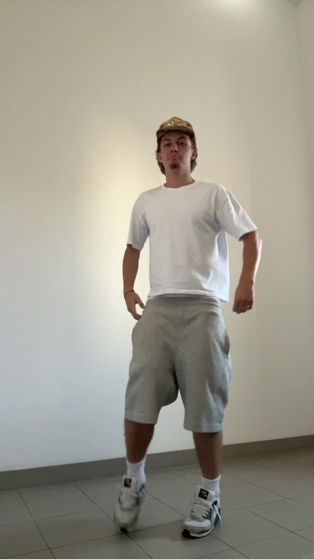 @Sqwimeee