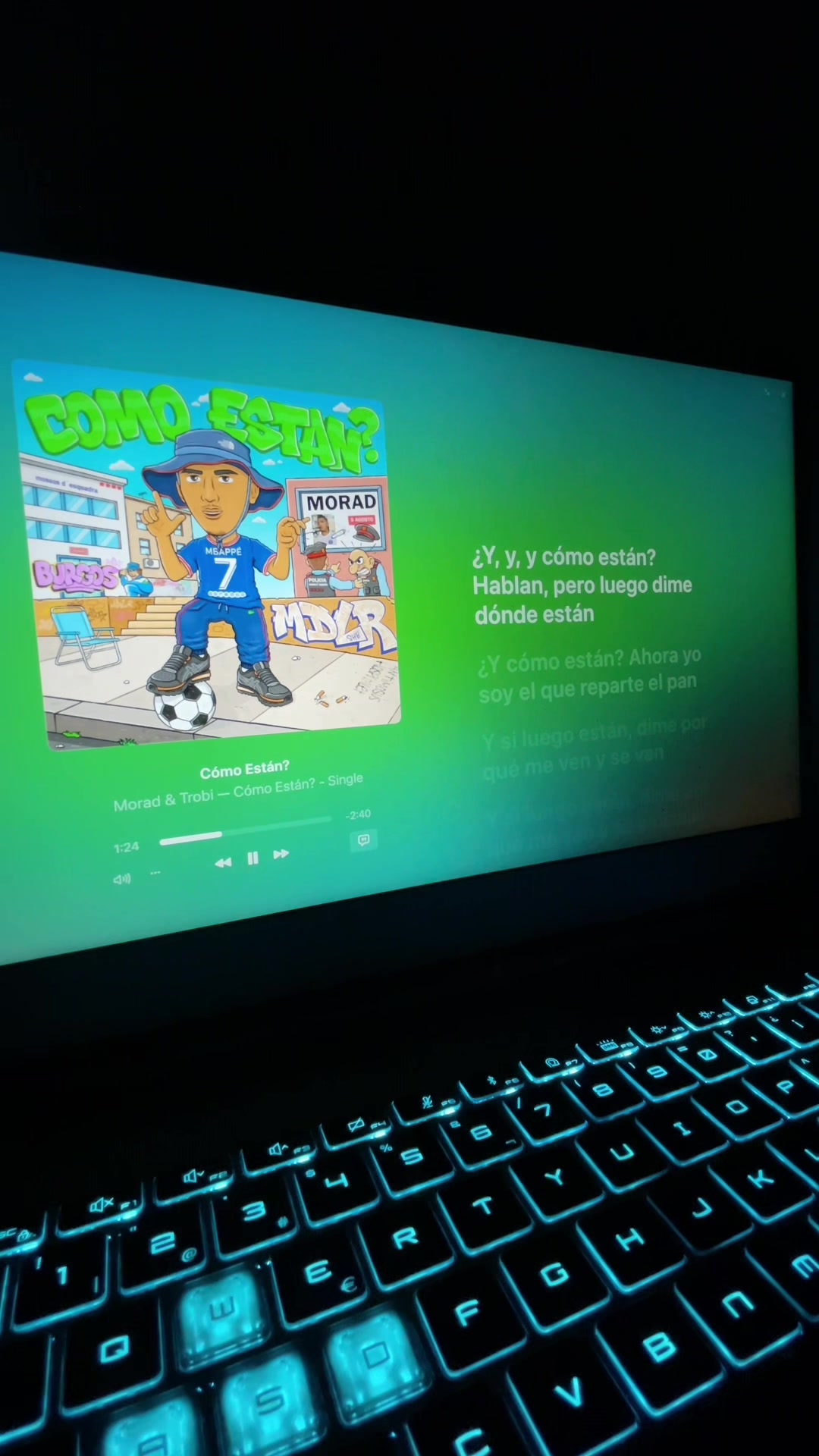 @🎧