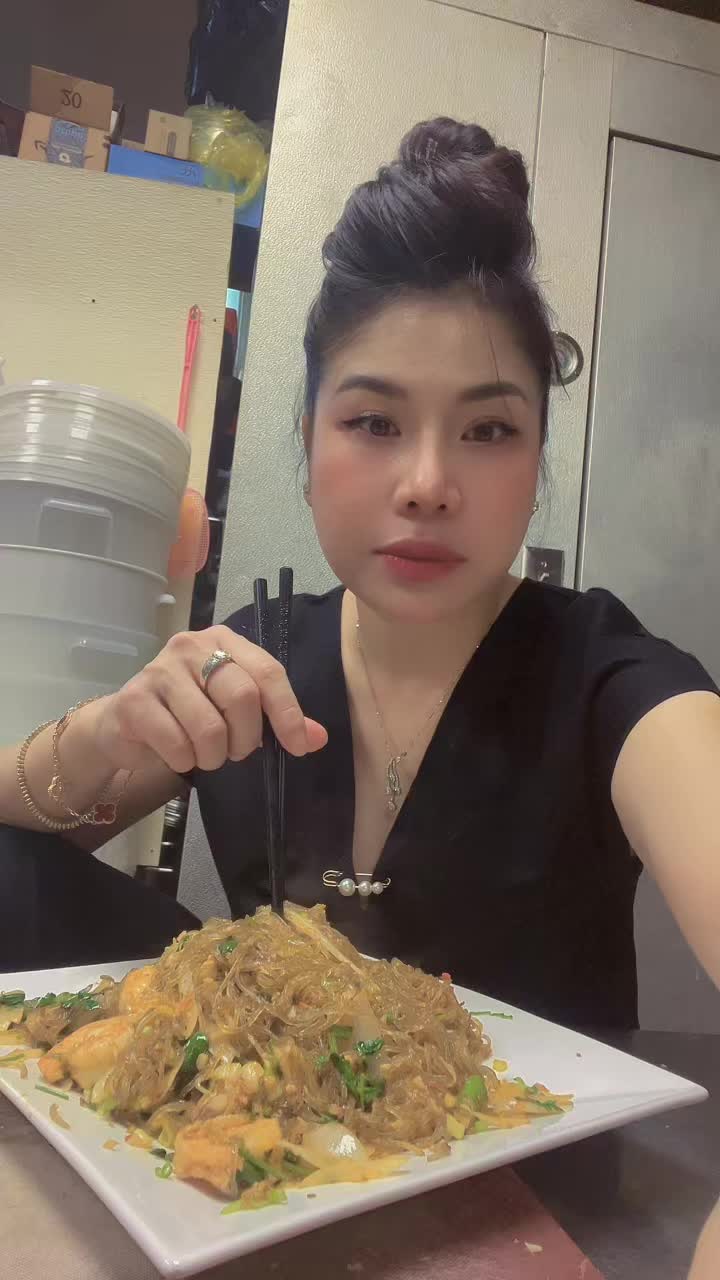 @Hoàng Thuỳ