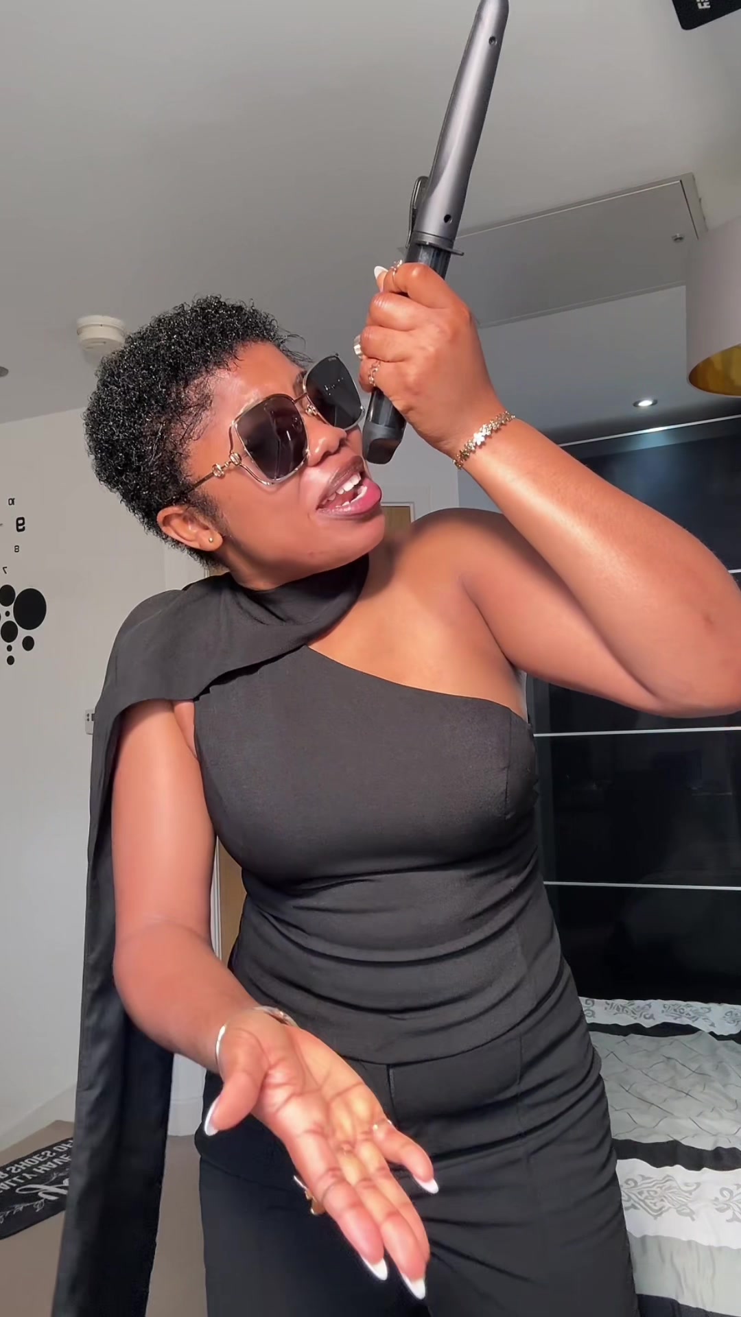 @Vibe Queen🎙️👑