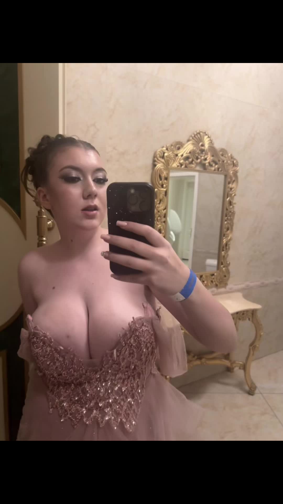 @_stoevva_