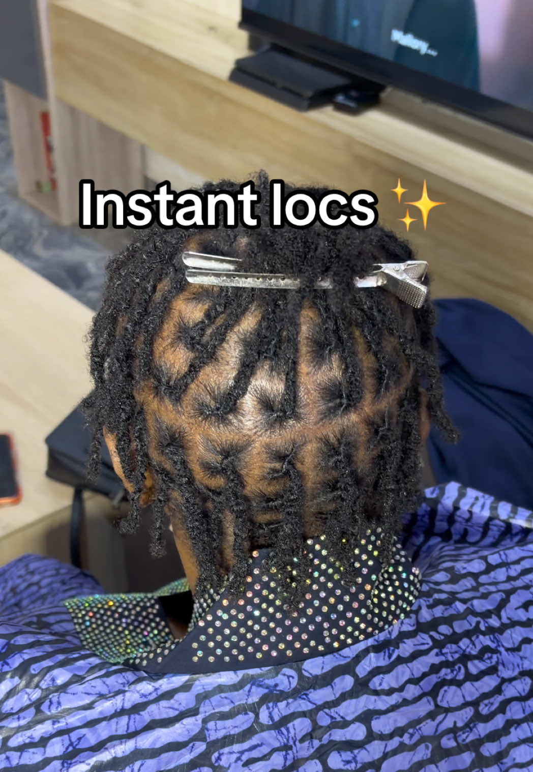 @FEMALE BARBER/LOCTICIAN IN LAG