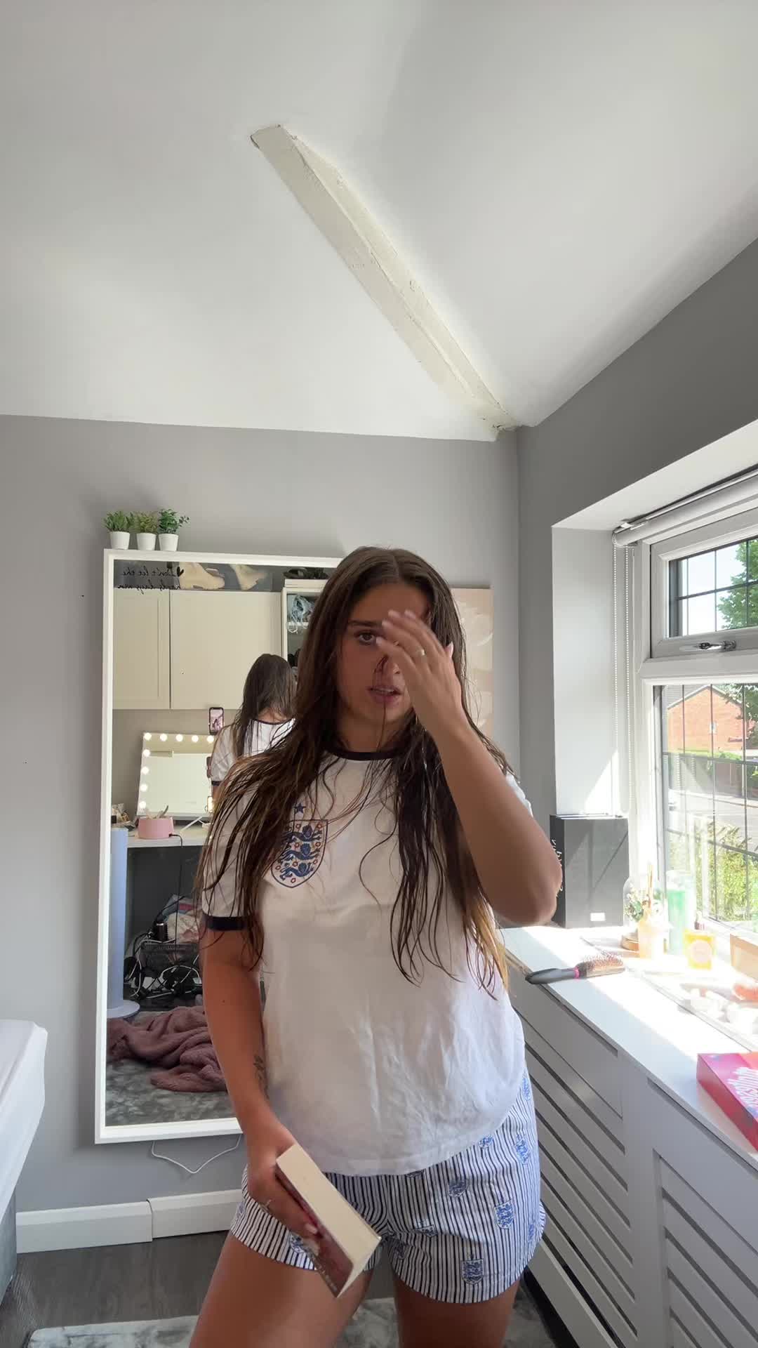 @caitlinelliejonesxx