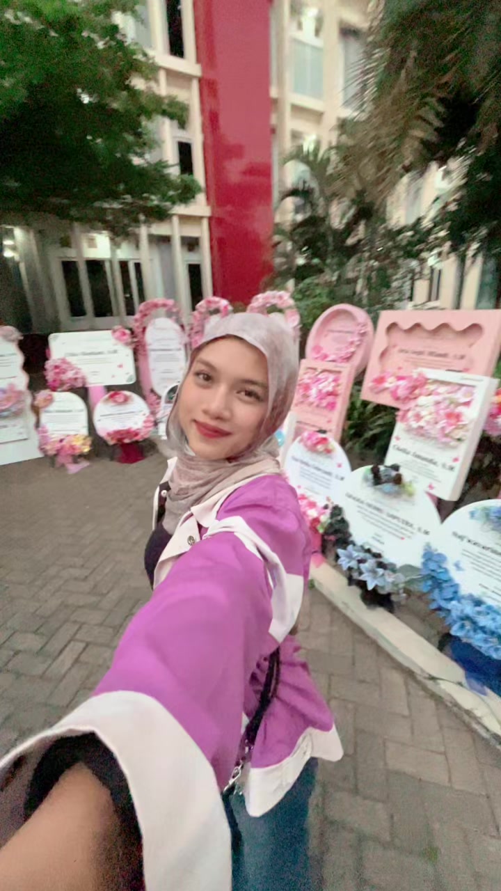 @Maudhy Ferari