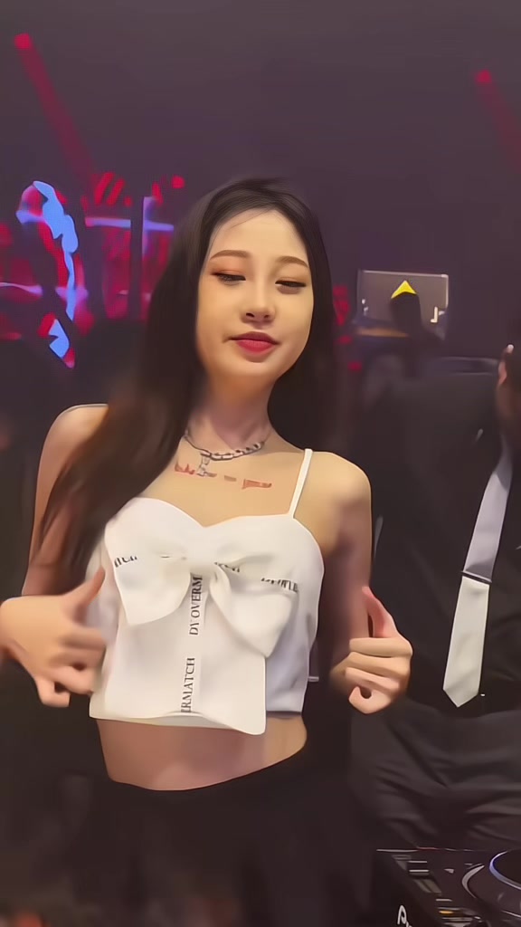 @Xinh đi bar