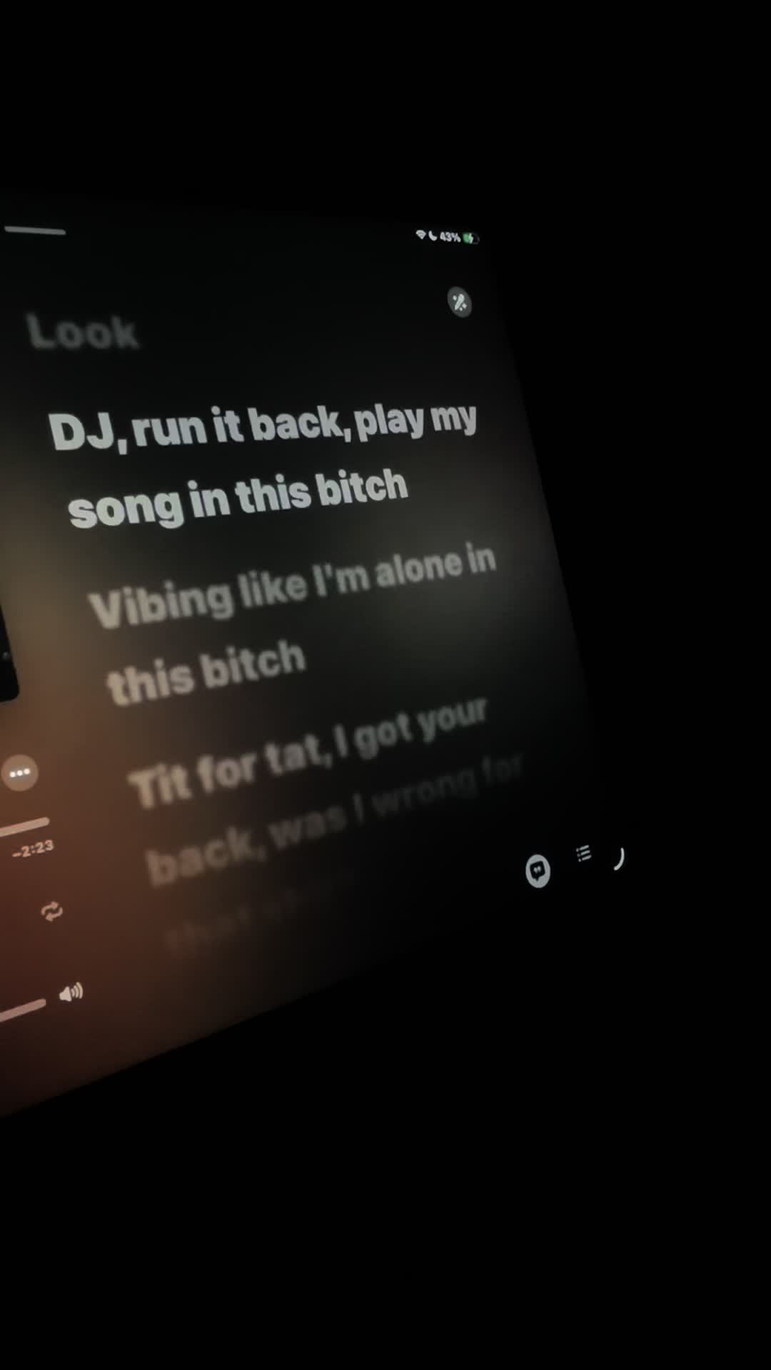@🎧