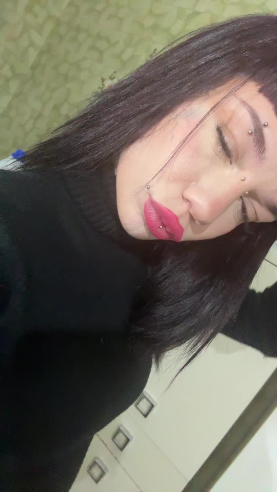 @𝐆𝐫𝐞𝐭𝐚 𝐓𝐫𝐢𝐥𝐥𝐢