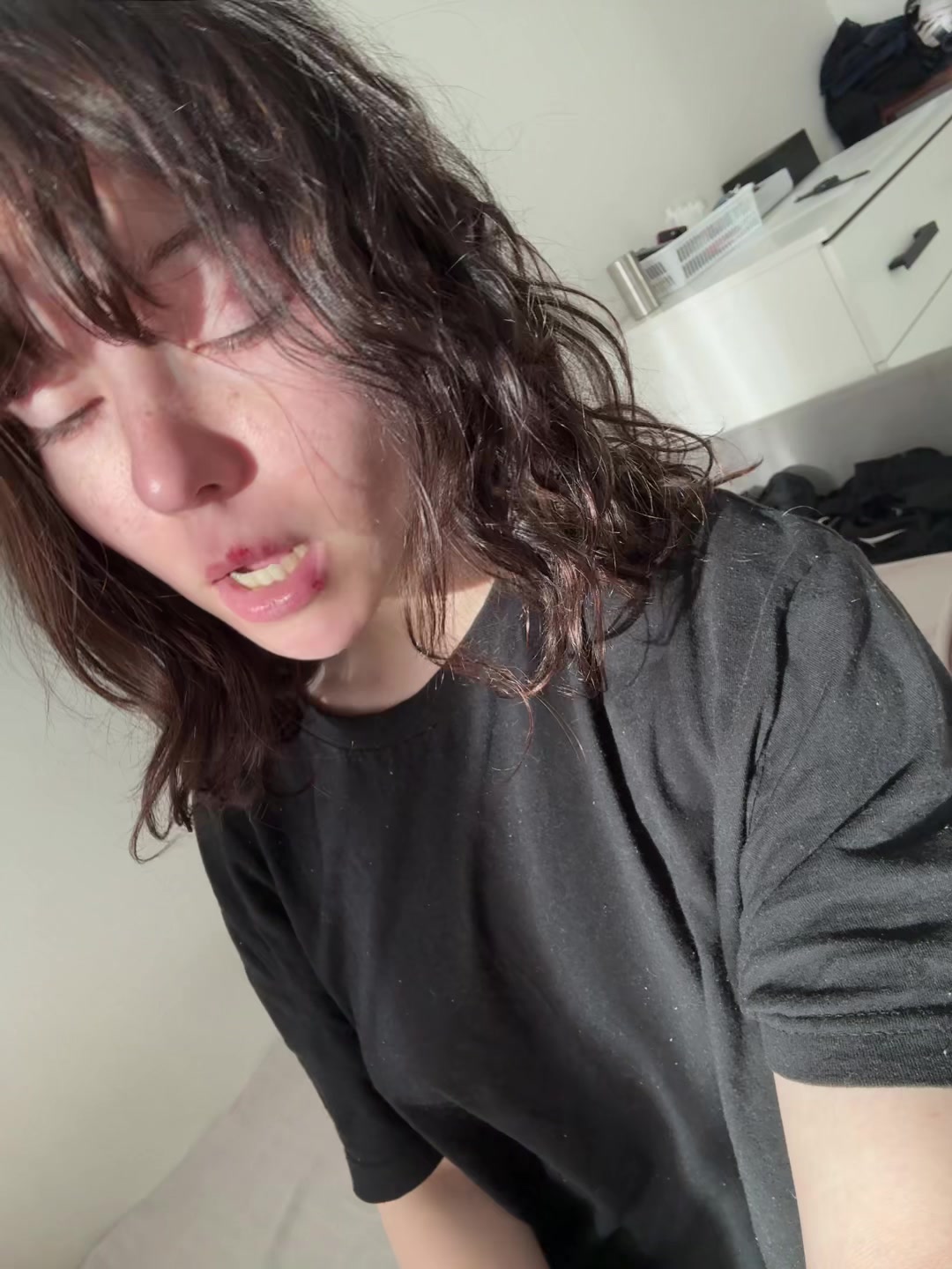 @👅