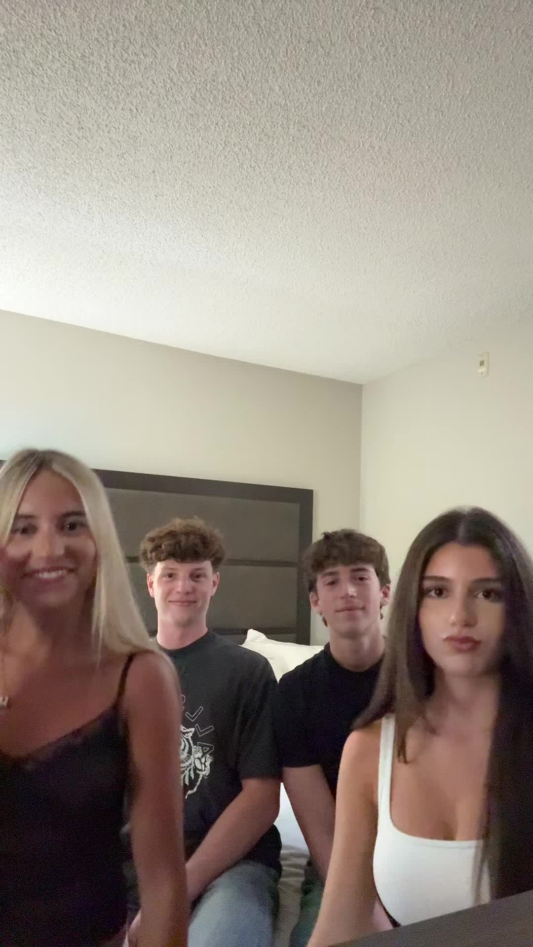 @zoeeeee