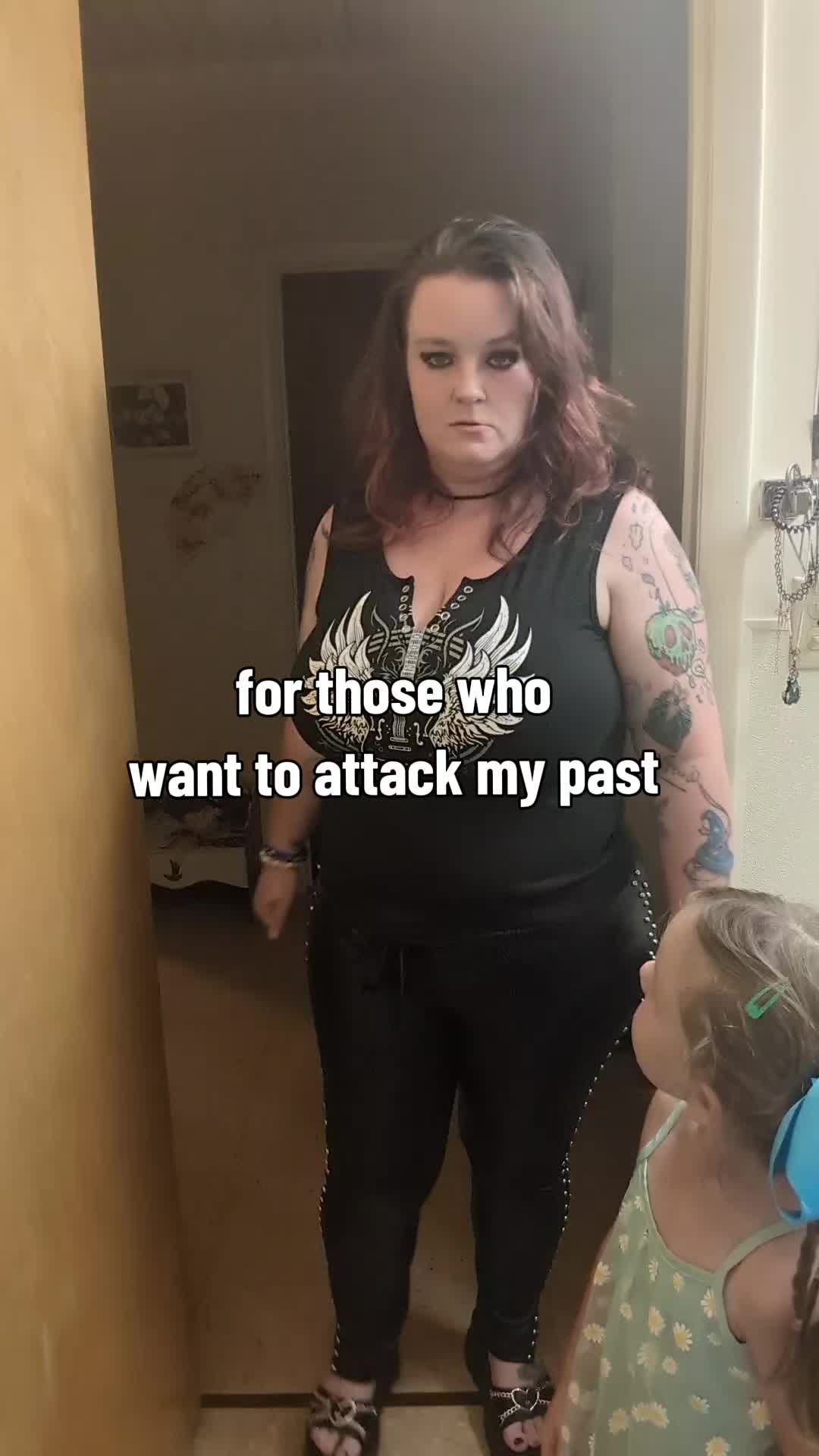 @EmoChickThatsBroken🖤