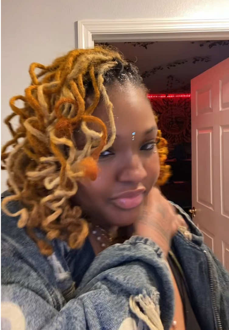 @azariaa 👩🏽&zwj;🦰