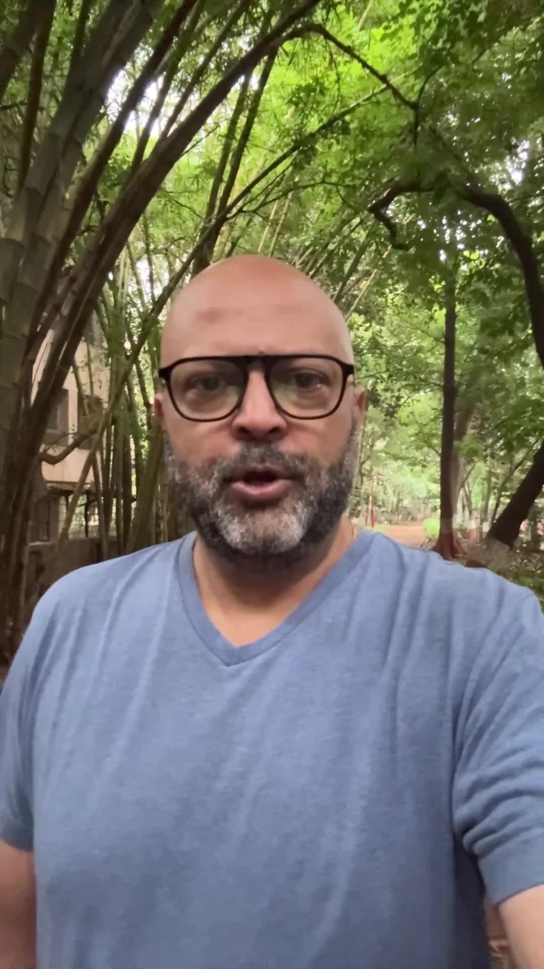 @thetravelingprofessor