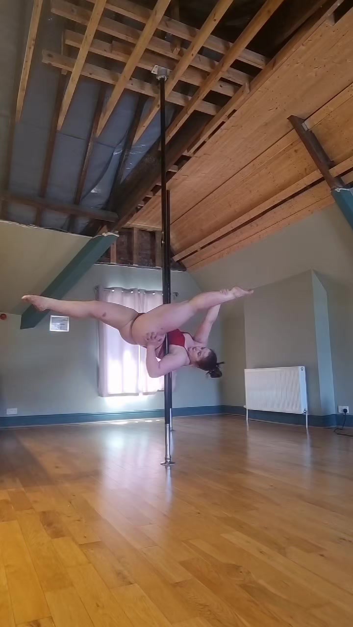 @Sarah_aerial_pole_fitness