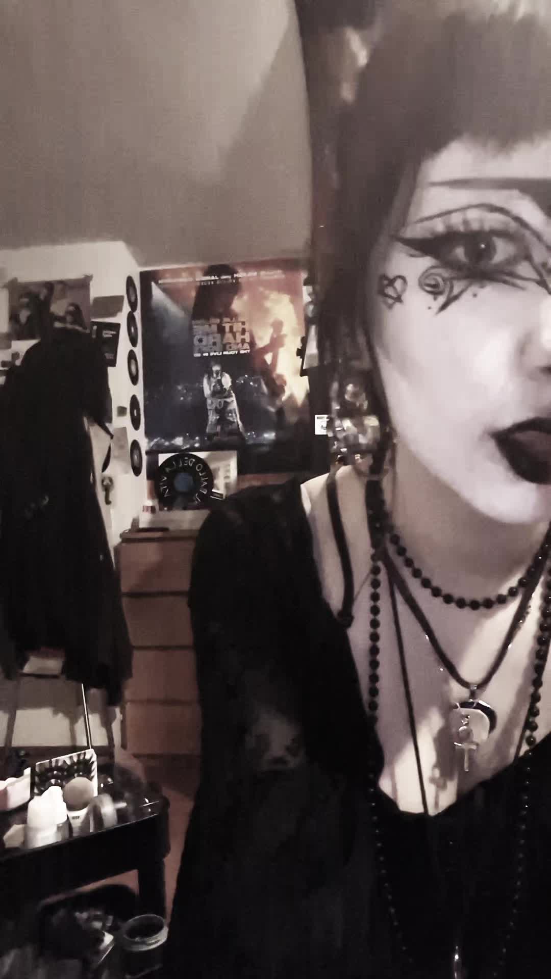 @Elli 🦇