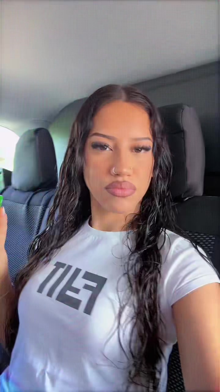 @𝒇𝒆𝒇𝒆🍫