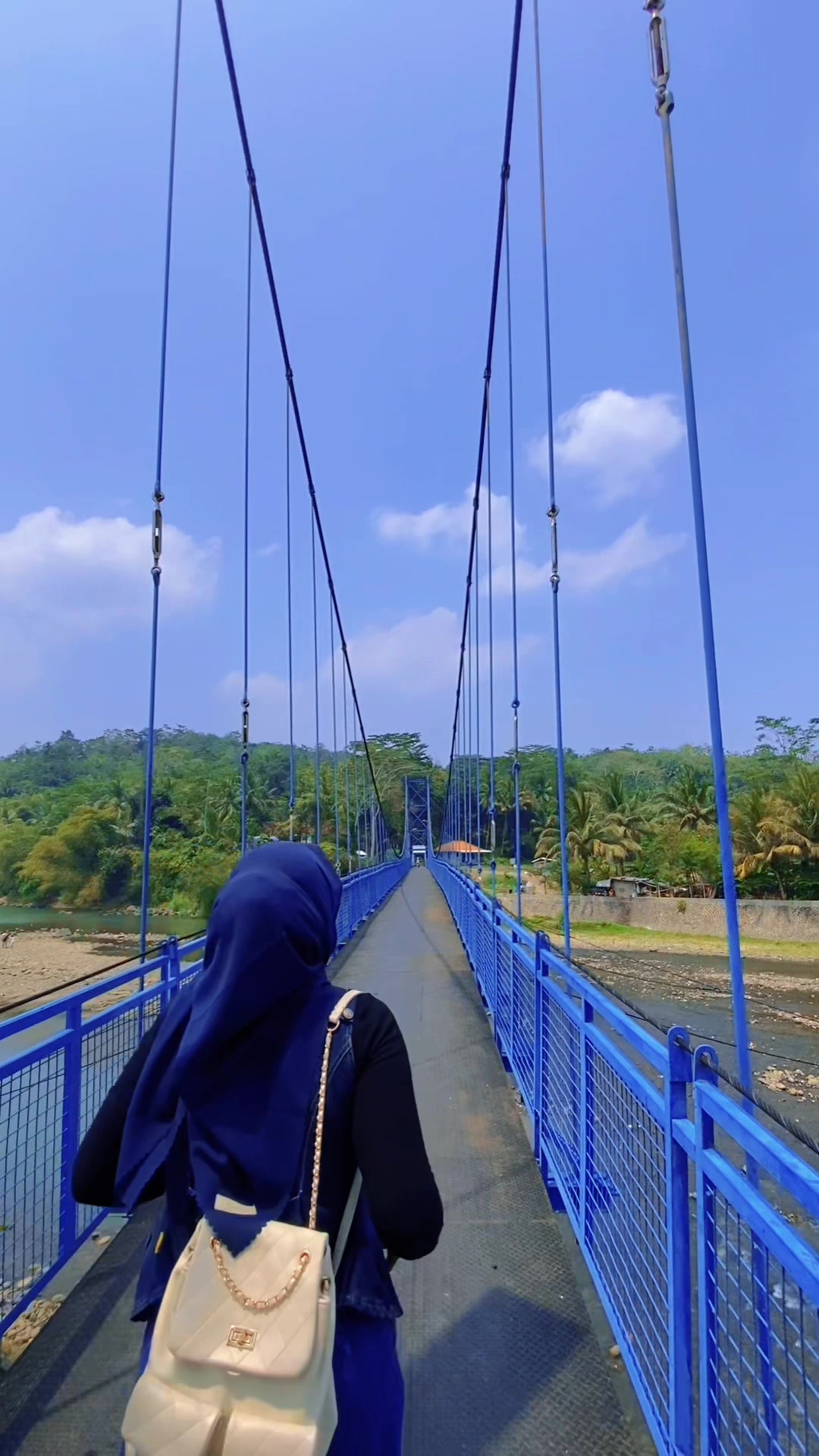 @Raisa Collections