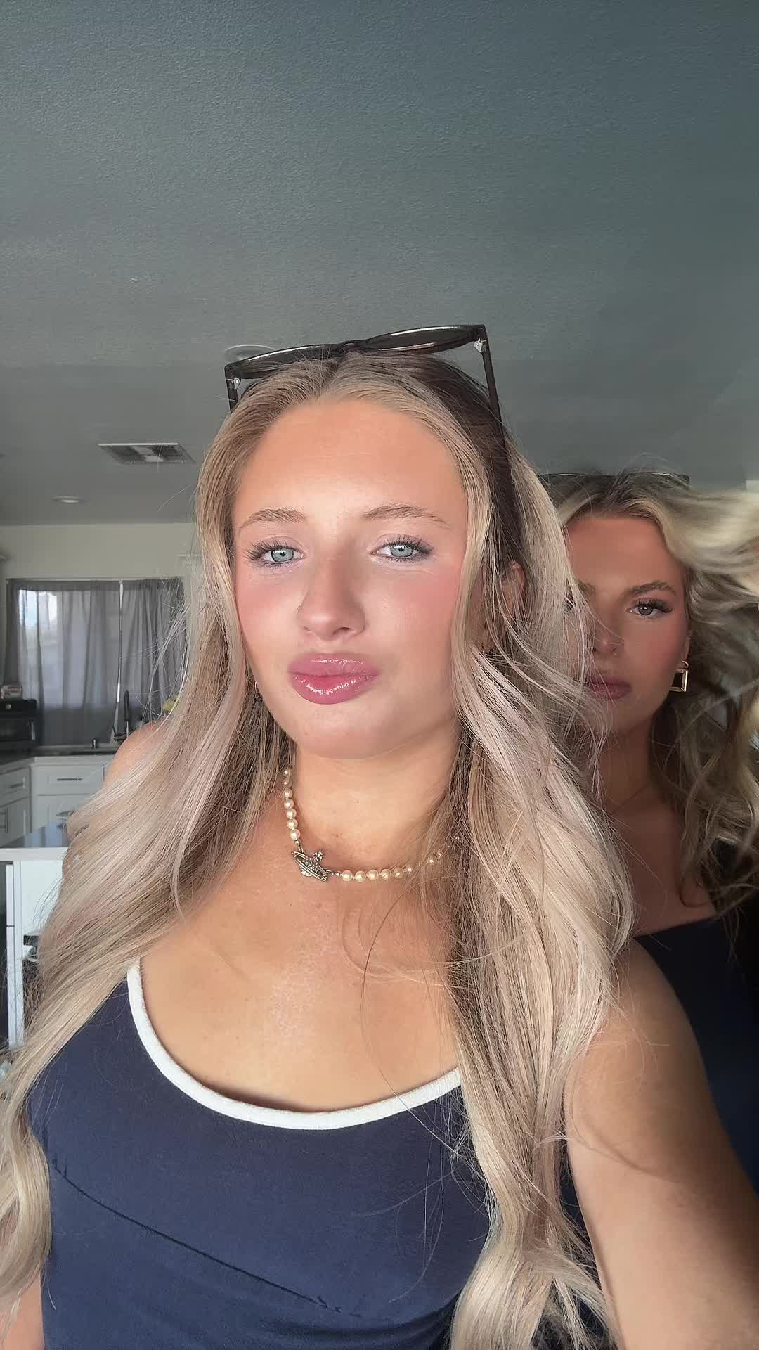 @Bella