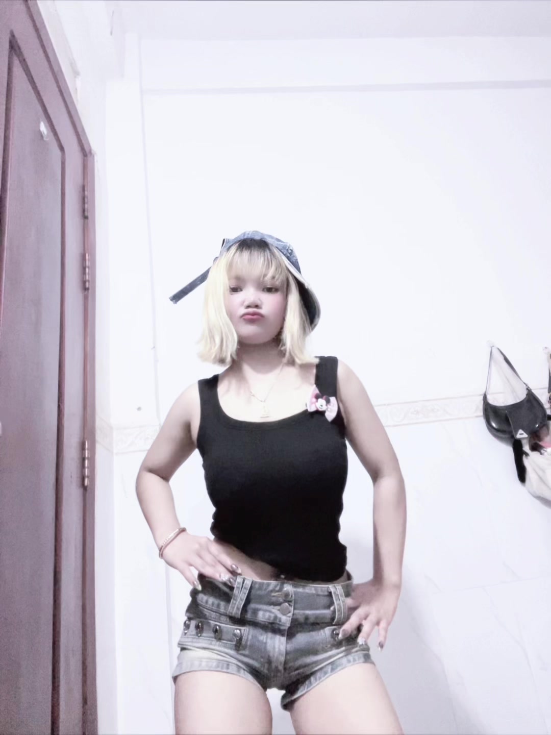 @ហ្វារ ហ្វារ💞