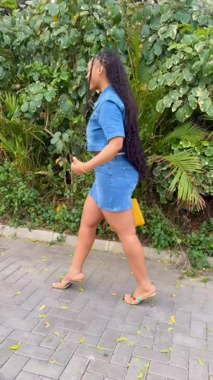 @OFFICIALKIMNANA📸