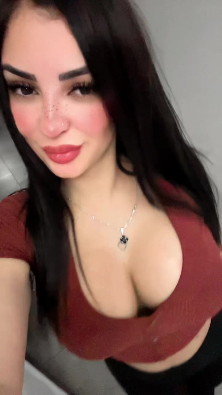 @viky_foxx