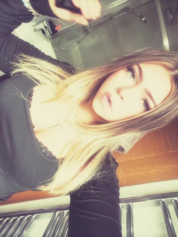 @🪽👱&zwj;♀️