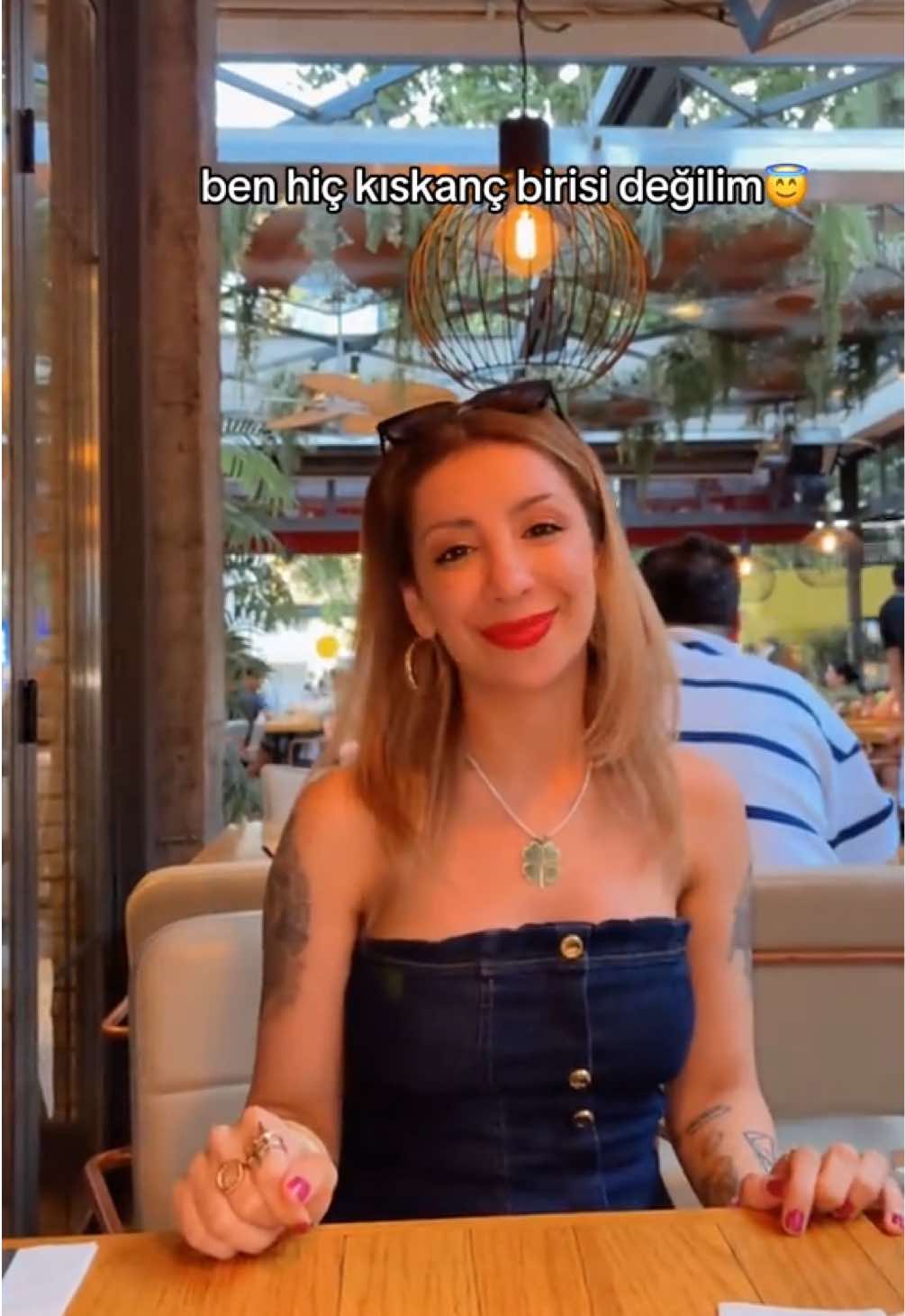 @sadecejuli