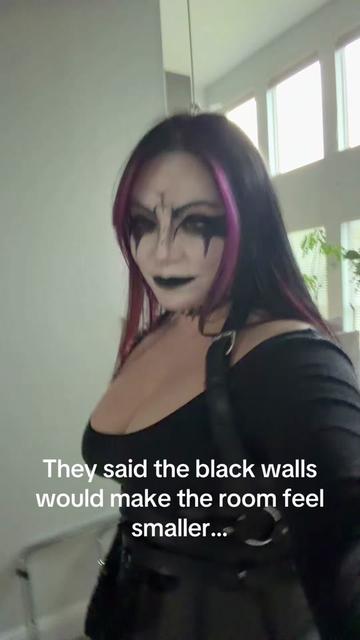 @curvyllama