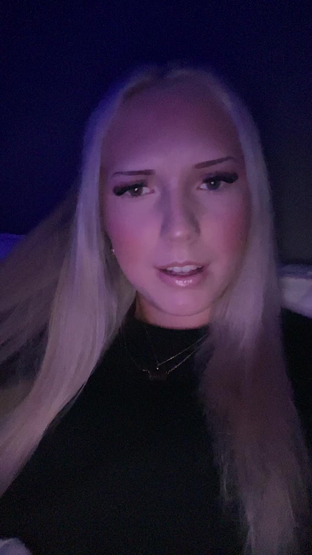 @𝓜𝓸𝓵𝓵𝔂 𝓗𝓮𝓵𝓪𝓷𝓭𝓮𝓻