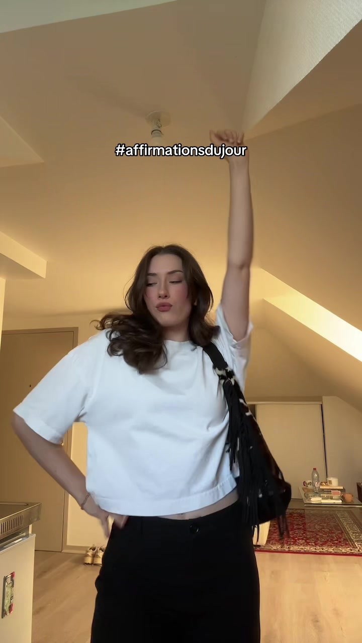 @Éléa ⋆⭒˚。⋆