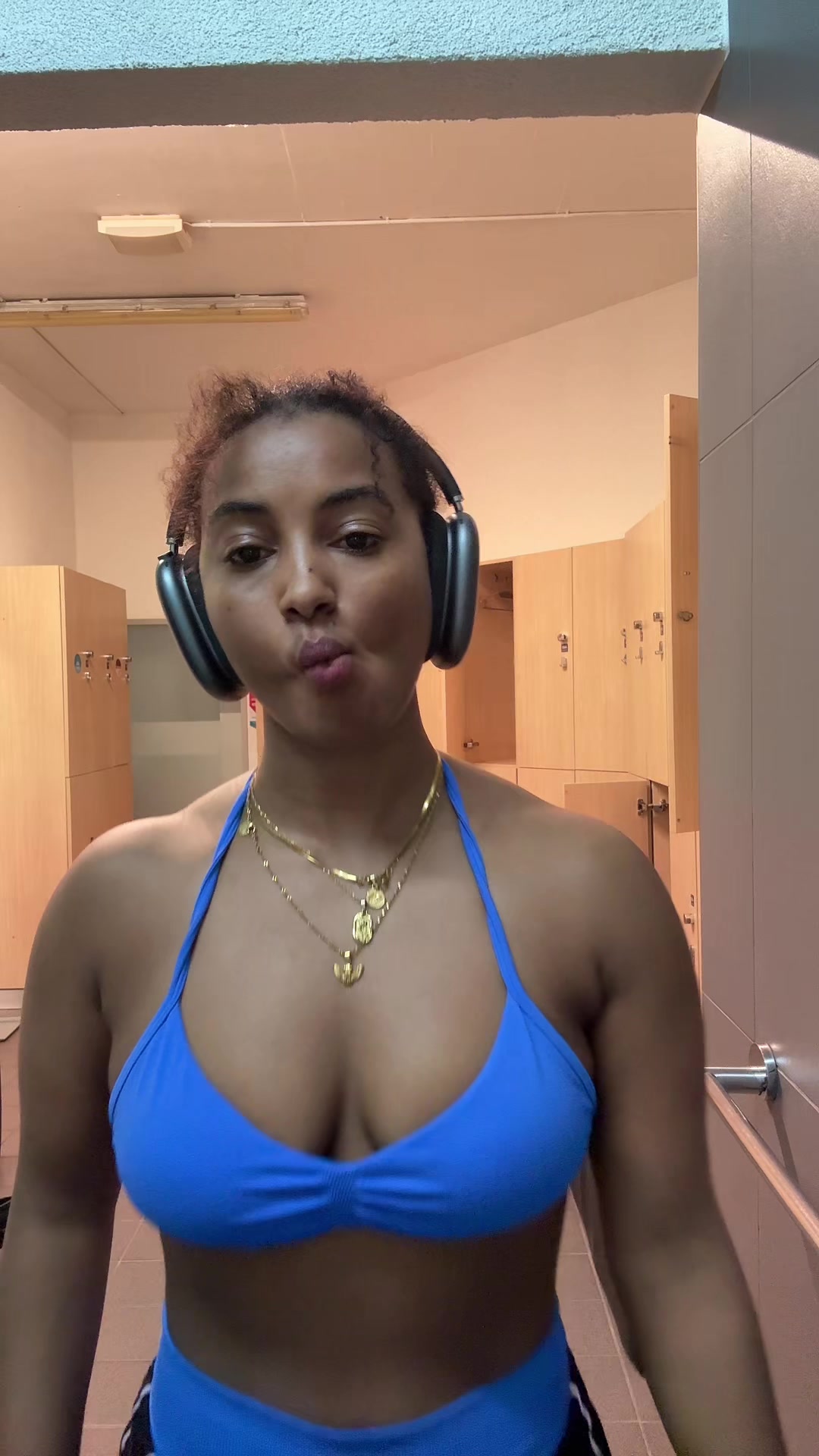 @_j7xqj