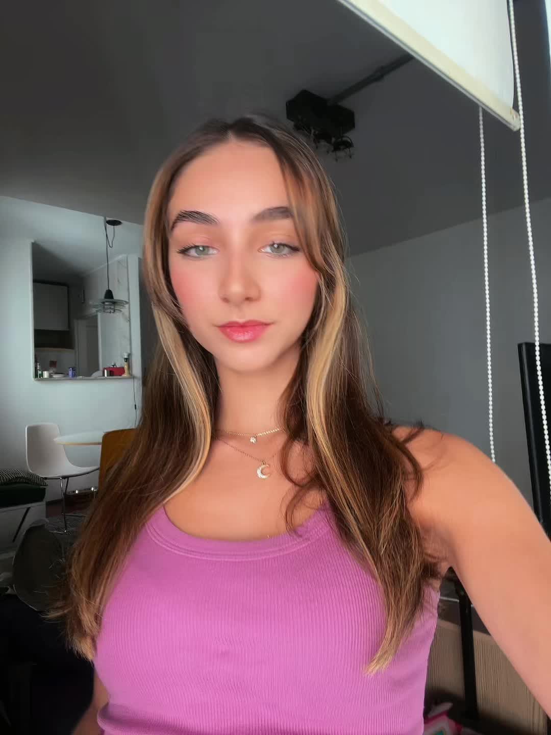 @La&iacute;s Hossepian