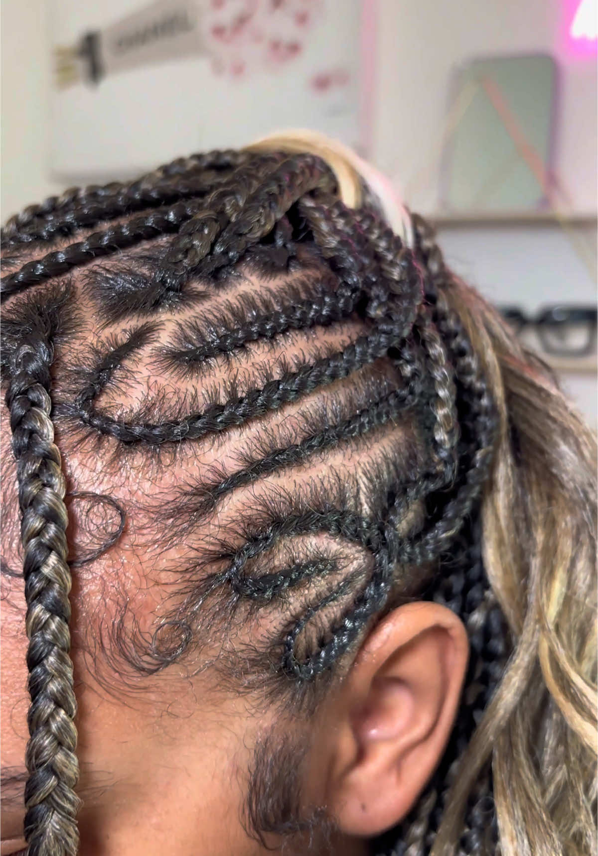 @laniisbeautybar