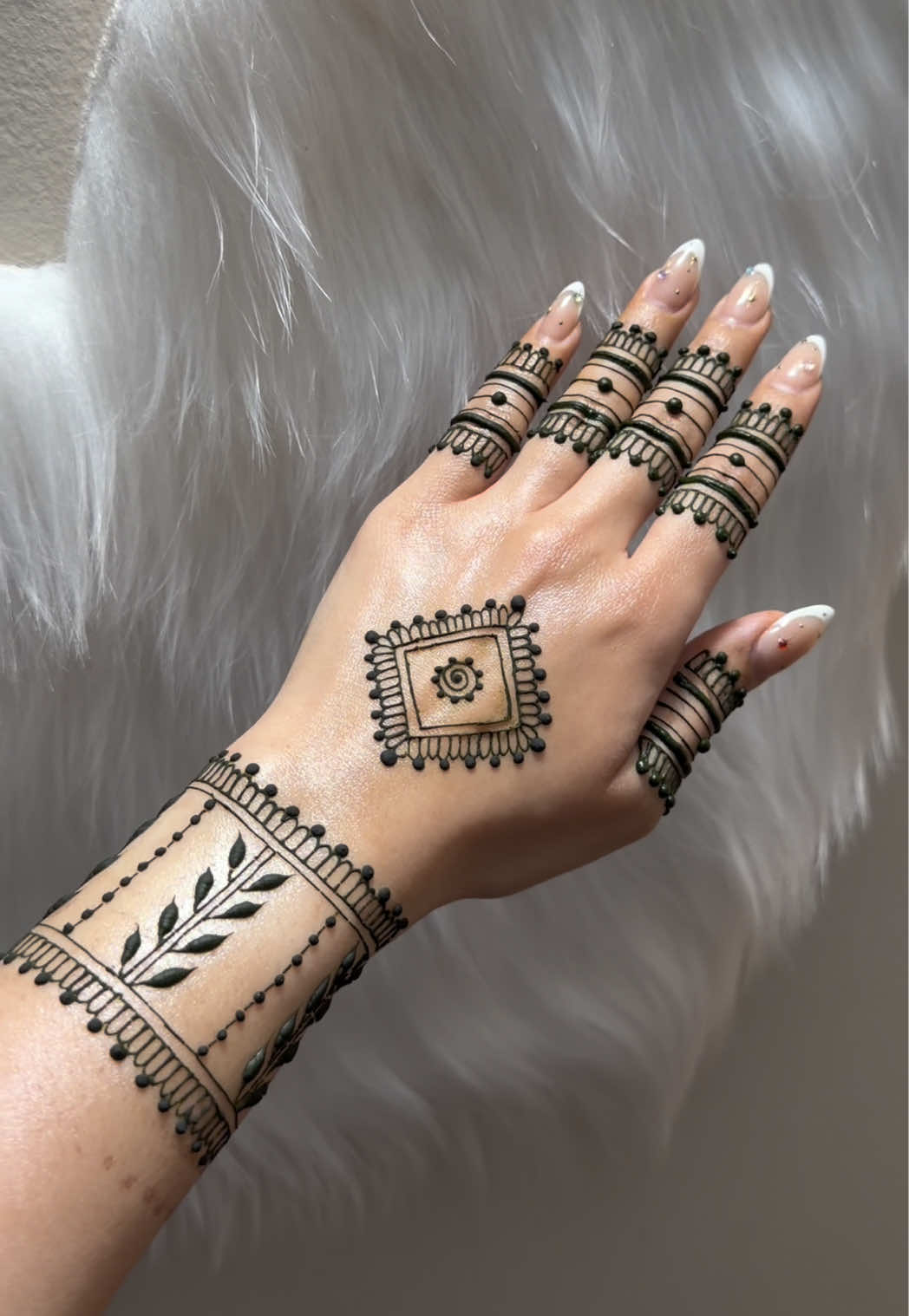 @charmsofmehandi