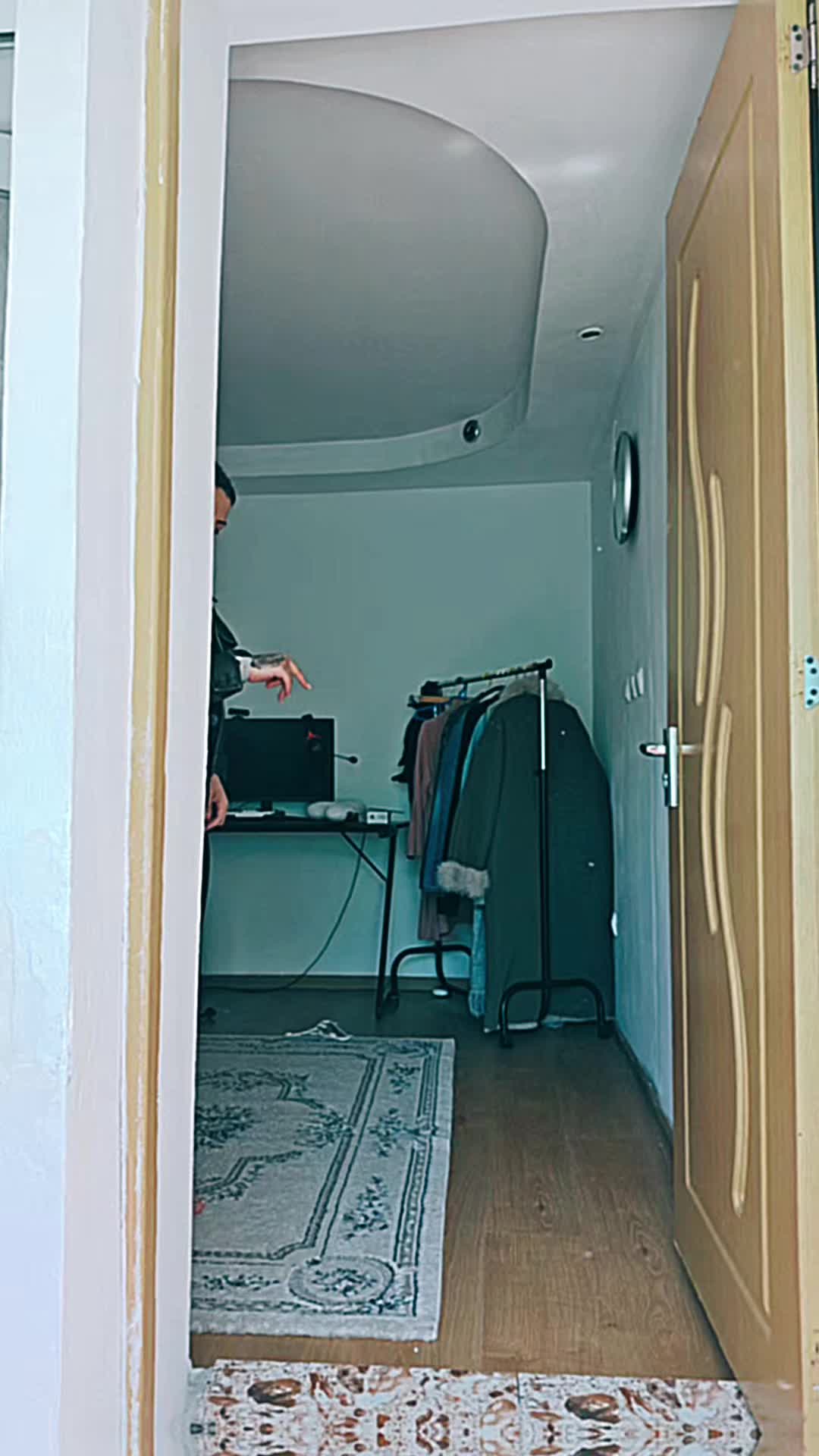 @Elisa