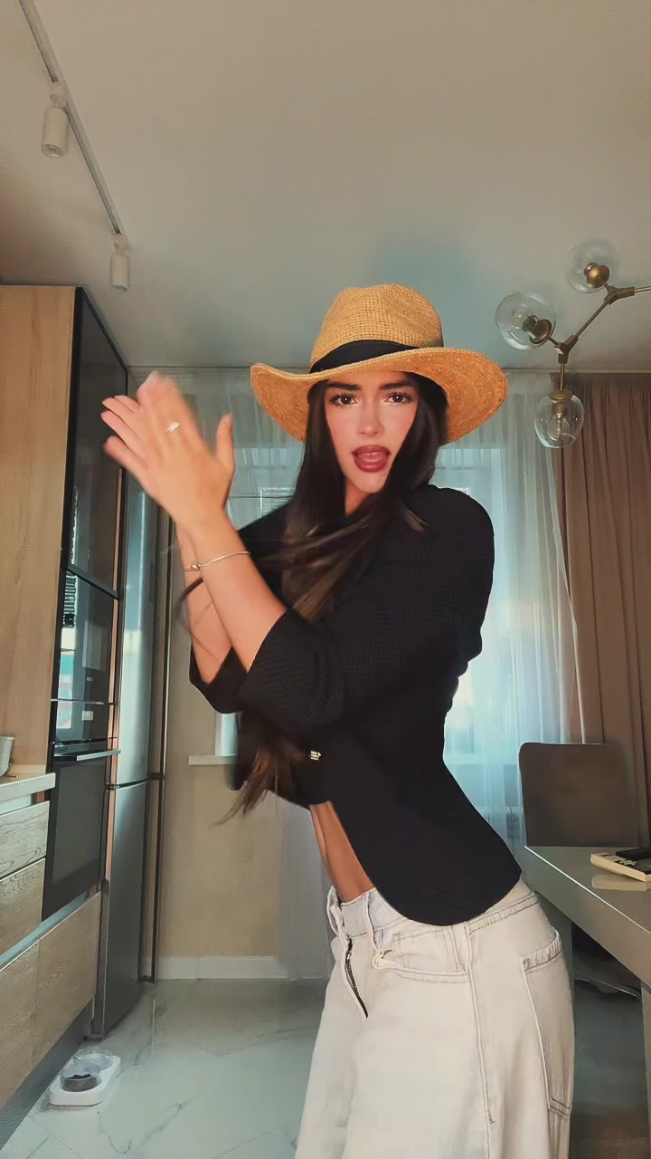 @ari_cryztal