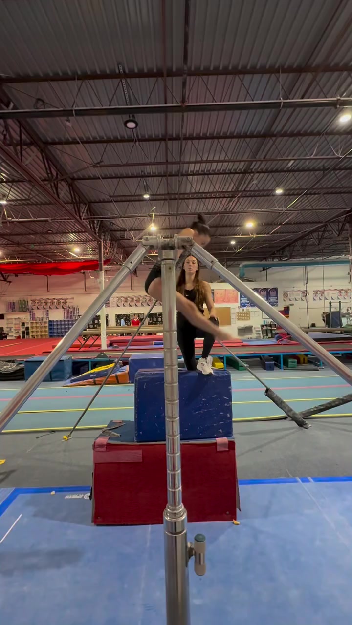 @mini_gymnast_skylar