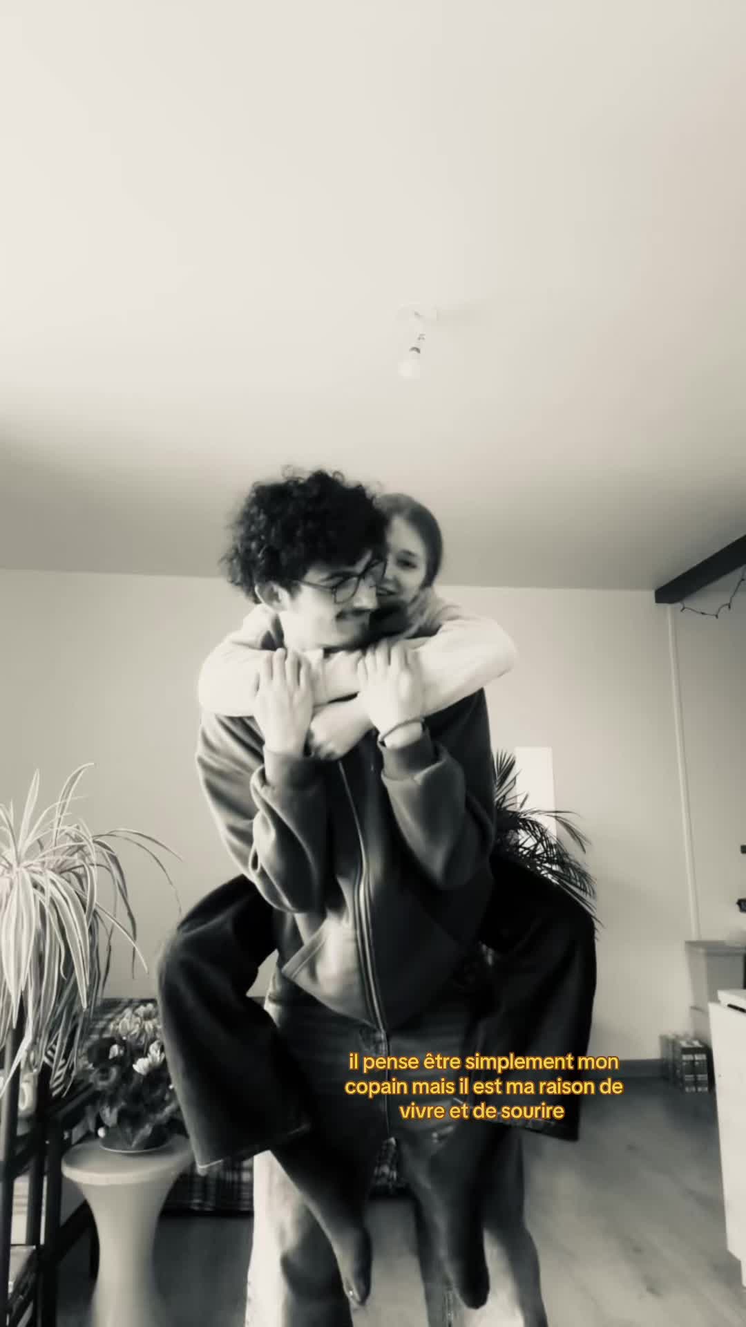 @Louanaꨄ